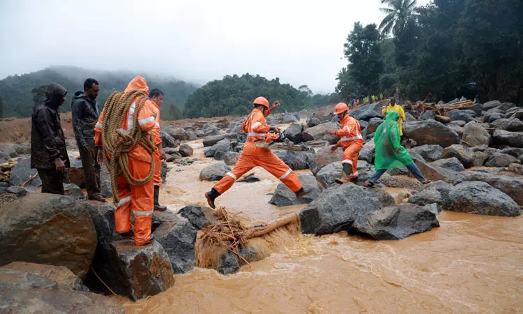நிலச்சரிவில் சிக்கி தமிழ்நாட்டைச் சேர்ந்த ஒருவர் உயிரிழப்பு நிலச்சரிவில் சிக்கி தமிழ்நாட்டைச் சேர்ந்த ஒருவர் உயிரிழப்பு
