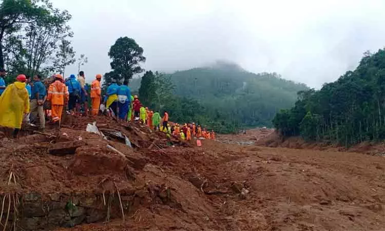 வயநாட்டில் விடாது பெய்து வரும் கனமழையால் மீண்டும்... ... வயநாடு நிலச்சரிவு: பலி எண்ணிக்கை 270 ஆக உயர்வு - 2வது நாளாக தொடரும் மீட்புப்பணி வயநாட்டில் விடாது பெய்து வரும் கனமழையால் மீண்டும்... ... வயநாடு நிலச்சரிவு: பலி எண்ணிக்கை 270 ஆக உயர்வு - 2வது நாளாக தொடரும் மீட்புப்பணி