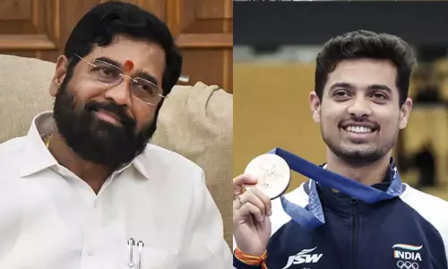 துப்பாக்கி சுடுதலில் வெண்கலம் வென்ற ஸ்வப்னில் குசாலேக்கு ரூ.1 கோடி பரிசு - மராட்டிய அரசு அறிவிப்பு