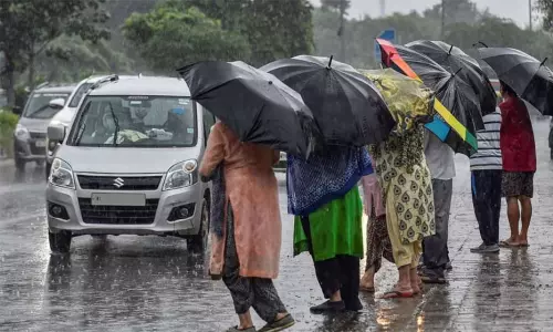 தமிழகத்தின் 5 மாவட்டங்களில் இன்று கனமழைக்கு வாய்ப்பு தமிழகத்தின் 5 மாவட்டங்களில் இன்று கனமழைக்கு வாய்ப்பு