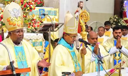 தூத்துக்குடி பனிமய மாதா ஆலயத்தில் கூட்டு திருப்பலி