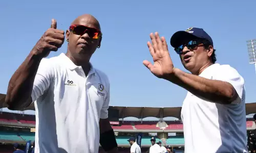 நடக்கவே சிரமப்படும் இந்திய முன்னாள் கிரிக்கெட் வீரர்... வைரலாகும் வீடியோ... ரசிகர்கள் வேதனை