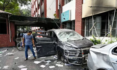 வங்காளதேச வன்முறை:  400 காவல் நிலையங்கள் சூறையாடல்; 50 போலீசார் பலி