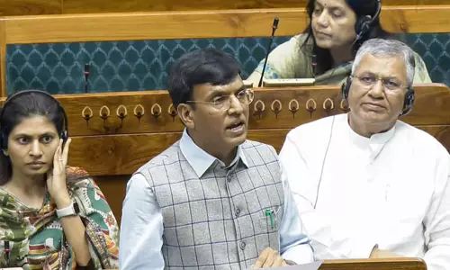 வினேஷ் போகத் விவகாரம்:  மத்திய மந்திரி மாண்டவியா மக்களவையில் விளக்கம்; எதிர்க்கட்சிகள் வெளிநடப்பு