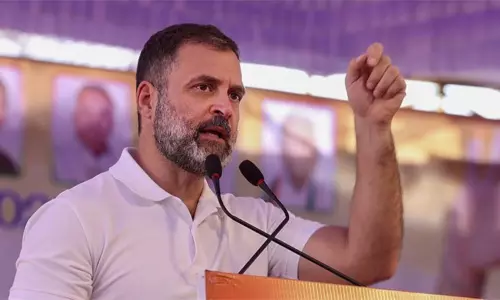 செபி தலைவர் ராஜினாமா செய்யாதது ஏன்? ராகுல் காந்தி கேள்வி