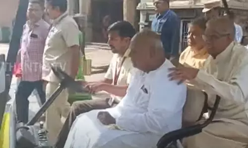 ஸ்ரீரங்கம் கோவிலில் முன்னாள் பிரதமர் தேவகவுடா சாமி தரிசனம் ஸ்ரீரங்கம் கோவிலில் முன்னாள் பிரதமர் தேவகவுடா சாமி தரிசனம்