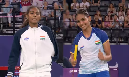 பாரா ஒலிம்பிக் பேட்மிண்டன்; பெண்கள் ஒற்றையர் பிரிவில் வெள்ளி, வெண்கலம் வென்ற இந்திய வீராங்கனைகள் பாரா ஒலிம்பிக் பேட்மிண்டன்; பெண்கள் ஒற்றையர் பிரிவில் வெள்ளி, வெண்கலம் வென்ற இந்திய வீராங்கனைகள்