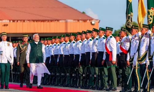 புரூனே சென்றடைந்தார் பிரதமர் மோடி:  உற்சாக வரவேற்பு