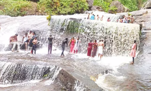 கோவை குற்றால அருவிக்கு செல்ல சுற்றுலா பயணிகளுக்கு அனுமதி