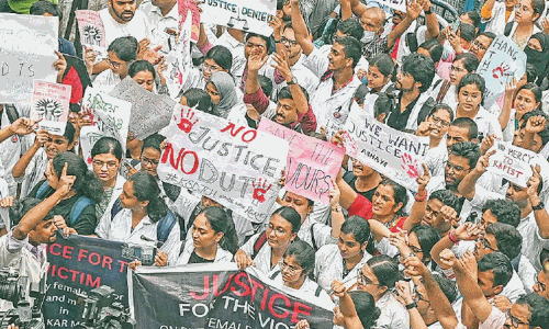 போராட்டங்களை கைவிட்டு டாக்டர்கள் இன்று மாலைக்குள் பணிக்கு திரும்ப வேண்டும் - சுப்ரீம் கோர்ட்டு உத்தரவு போராட்டங்களை கைவிட்டு டாக்டர்கள் இன்று மாலைக்குள் பணிக்கு திரும்ப வேண்டும் - சுப்ரீம் கோர்ட்டு உத்தரவு