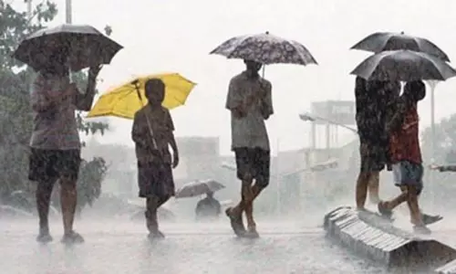 அடுத்த 3 மணி நேரத்தில் 7 மாவட்டங்களில் மழைக்கு வாய்ப்பு அடுத்த 3 மணி நேரத்தில் 7 மாவட்டங்களில் மழைக்கு வாய்ப்பு