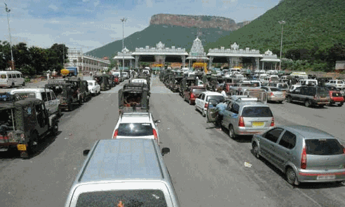 திருப்பதி பிரமோற்சவ விழா: மலைப்பாதையில் 3 நாட்கள் வாகனங்களுக்கு தடை திருப்பதி பிரமோற்சவ விழா: மலைப்பாதையில் 3 நாட்கள் வாகனங்களுக்கு தடை