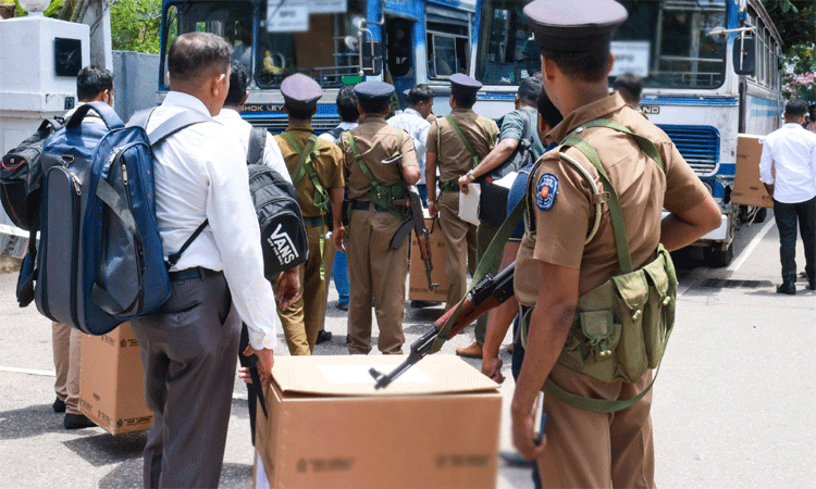 இலங்கையில் ஊரடங்கு உத்தரவு பகல் 12 மணி வரை... ... இலங்கை அதிபர் தேர்தலில் 42.31 சதவீத வாக்குகளுடன் அனுரா குமார திசநாயகே வெற்றி; நாளை பதவியேற்பு