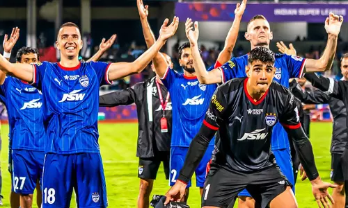 ஐ.எஸ்.எல். கால்பந்து: மோகன் பகான் அணியை வீழ்த்தி பெங்களூரு வெற்றி ஐ.எஸ்.எல். கால்பந்து: மோகன் பகான் அணியை வீழ்த்தி பெங்களூரு வெற்றி