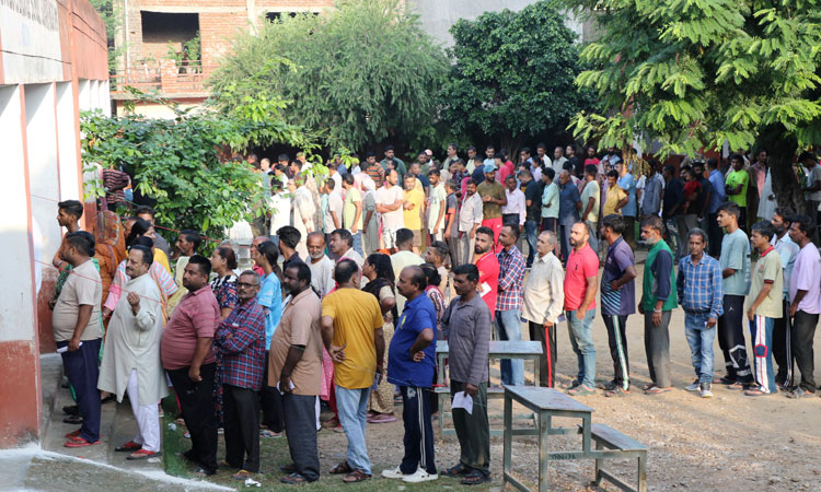 காலை 11 மணி நிலவரப்படி 28.12 சதவீத வாக்குகள்... ... ஜம்மு காஷ்மீர் சட்டசபை தேர்தல்: மாலை 5 மணி வரை 65.48 சதவீத வாக்குகள் பதிவு காலை 11 மணி நிலவரப்படி 28.12 சதவீத வாக்குகள்... ... ஜம்மு காஷ்மீர் சட்டசபை தேர்தல்: மாலை 5 மணி வரை 65.48 சதவீத வாக்குகள் பதிவு