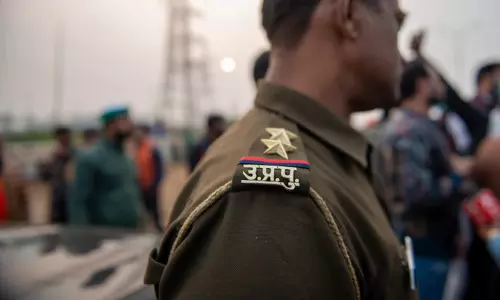 உ.பி.: நவம்பர் 8 வரை போலீசாருக்கான விடுமுறை ரத்து; அரசு அறிவிப்பு உ.பி.: நவம்பர் 8 வரை போலீசாருக்கான விடுமுறை ரத்து; அரசு அறிவிப்பு