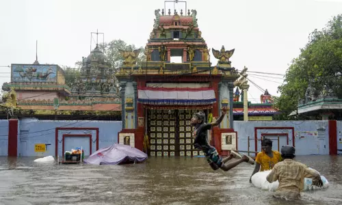 சென்னை உள்பட 4 மாவட்டங்களுக்கான ரெட் அலர்ட் வாபஸ் -  வானிலை மையம்