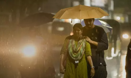 சென்னையின் பல்வேறு பகுதிகளில் நள்ளிரவு மழை