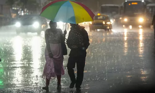 சென்னையின் பல்வேறு பகுதிகளில் பரவலாக மழை