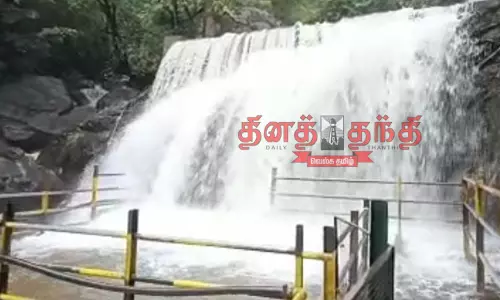 சுருளி அருவியில் மீண்டும் வெள்ளப்பெருக்கு : சுற்றுலா பயணிகள் குளிக்க தடை