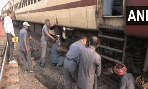 நாக்பூரில் எக்ஸ்பிரஸ் ரெயிலின் 2 பெட்டிகள் தடம்புரண்டு விபத்து