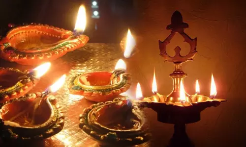 தீய சக்திகளை விலக்கி லட்சுமி கடாட்சம் அருளும் தீப வழிபாடு தீய சக்திகளை விலக்கி லட்சுமி கடாட்சம் அருளும் தீப வழிபாடு