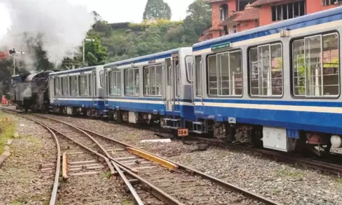 குன்னூர்-மேட்டுப்பாளையம் இடையே டீசல் என்ஜின் மூலம் மலை ரெயில் சோதனை ஓட்டம் குன்னூர்-மேட்டுப்பாளையம் இடையே டீசல் என்ஜின் மூலம் மலை ரெயில் சோதனை ஓட்டம்