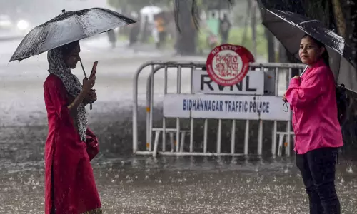 டானா புயல்: மேற்கு வங்காளத்தில் 2 பேர் பலி