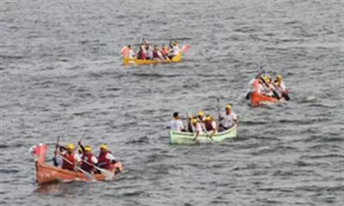 கடலில் படகு கவிழ்ந்து விபத்து: 50 பேர் பலி