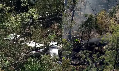 நடுவானில் விமானங்கள் மோதி விபத்து - 3 பேர் பலி