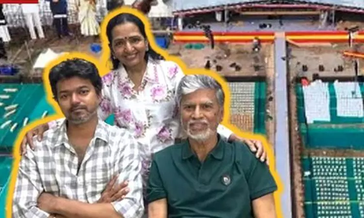 மாநாட்டு திடலுக்கு விஜயின் தாய் ஷோபா மற்றும் தந்தை... ... கூட்டணி கட்சிகளுக்கு ஆட்சி, அதிகாரத்தில் பங்கு: தவெக தலைவர் விஜய் மாநாட்டு திடலுக்கு விஜயின் தாய் ஷோபா மற்றும் தந்தை... ... கூட்டணி கட்சிகளுக்கு ஆட்சி, அதிகாரத்தில் பங்கு: தவெக தலைவர் விஜய்