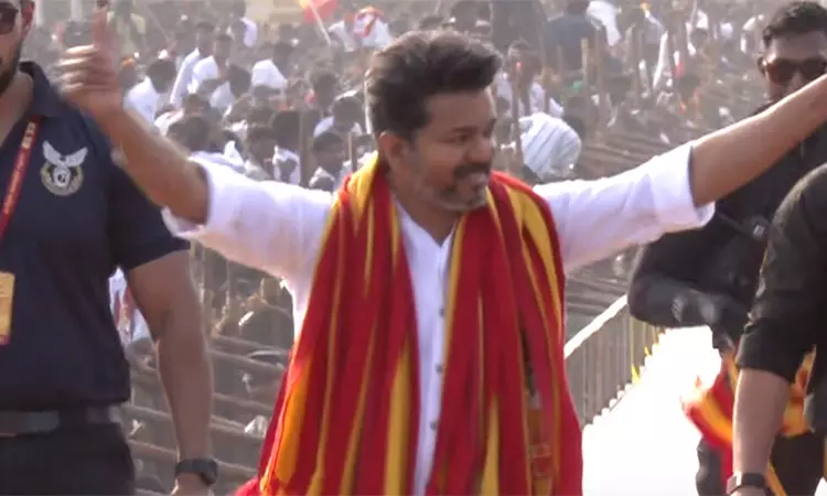 பாம்பாக இருந்தாலும் அரசியலாக இருந்தாலும் பயப்பட... ... கூட்டணி கட்சிகளுக்கு ஆட்சி, அதிகாரத்தில் பங்கு: தவெக தலைவர் விஜய் பாம்பாக இருந்தாலும் அரசியலாக இருந்தாலும் பயப்பட... ... கூட்டணி கட்சிகளுக்கு ஆட்சி, அதிகாரத்தில் பங்கு: தவெக தலைவர் விஜய்