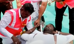 தவெக மாநாடு - குடிநீரின்றி தொண்டர்கள் அவதி தவெக மாநாடு - குடிநீரின்றி தொண்டர்கள் அவதி