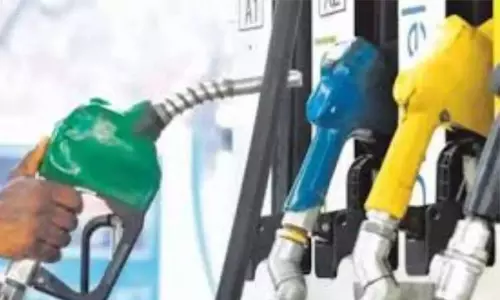 சென்னையில் இன்றைய பெட்ரோல், டீசல் விலை நிலவரம் சென்னையில் இன்றைய பெட்ரோல், டீசல் விலை நிலவரம்