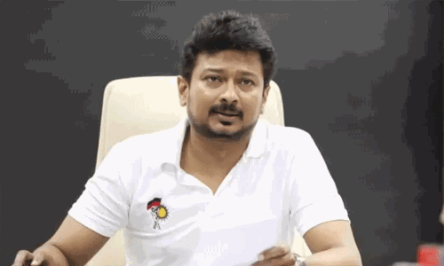 உதயநிதி ஸ்டாலின் உடை விவகாரம்: அரசு பதிலளிக்க ஐகோர்ட்டு உத்தரவு