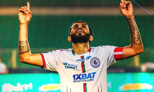 ஐ.எஸ்.எல். கால்பந்து: ஐதராபாத் அணியை வீழ்த்தி மோகன் பகான் வெற்றி ஐ.எஸ்.எல். கால்பந்து: ஐதராபாத் அணியை வீழ்த்தி மோகன் பகான் வெற்றி