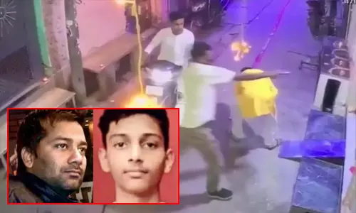 காலை தொட்டு வணங்குவது போல் நடித்து... ரியல் எஸ்டேட் தரகர், மருமகன் சுட்டு கொலை