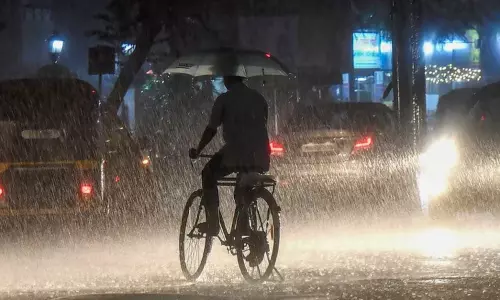 சென்னையில் ஒரு சில இடங்களில் இன்று மிதமான மழைக்கு வாய்ப்பு சென்னையில் ஒரு சில இடங்களில் இன்று மிதமான மழைக்கு வாய்ப்பு