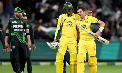 முதல் ஒருநாள் போட்டி; பாகிஸ்தானை வீழ்த்தி வெற்றி பெற்ற ஆஸ்திரேலியா