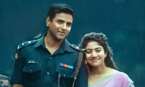 அமரன் படம் திரையிடப்பட்டுள்ள தியேட்டர்களுக்கு போலீஸ் பாதுகாப்பு அமரன் படம் திரையிடப்பட்டுள்ள தியேட்டர்களுக்கு போலீஸ் பாதுகாப்பு