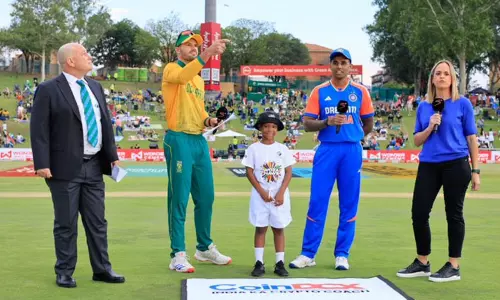 4-வது டி20: தென் ஆப்பிரிக்காவுக்கு எதிராக டாஸ் வென்ற இந்தியா பேட்டிங் தேர்வு 4-வது டி20: தென் ஆப்பிரிக்காவுக்கு எதிராக டாஸ் வென்ற இந்தியா பேட்டிங் தேர்வு