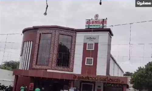 நெல்லை:  திரையரங்கில் மர்ம நபர்கள் பெட்ரோல் குண்டுவீச்சு