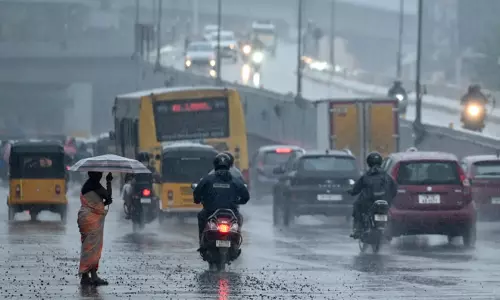 சென்னையின் பல்வேறு பகுதிகளில் லேசான மழை