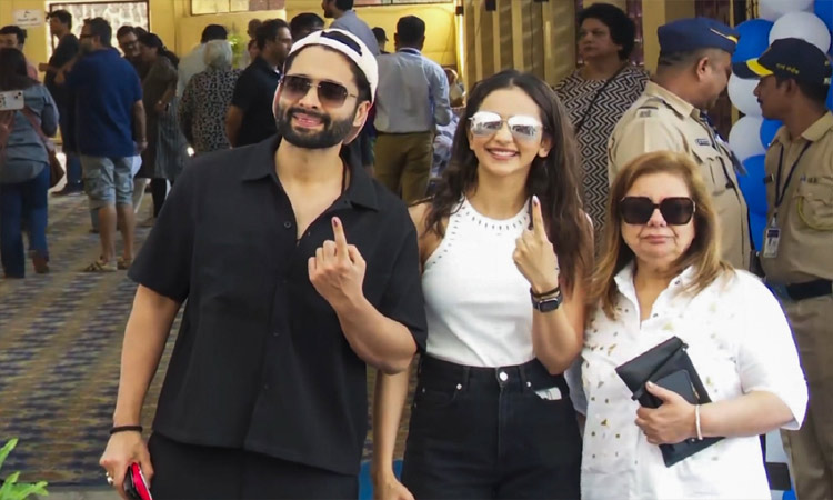 மராட்டிய சட்டசபை தேர்தல்: மும்பையில் உள்ள... ... சட்டசபை தேர்தல்: 5 மணி நிலவரம்.. மராட்டியம்-58.22, ஜார்கண்ட்-67.59 சதவீத வாக்குப்பதிவு மராட்டிய சட்டசபை தேர்தல்: மும்பையில் உள்ள... ... சட்டசபை தேர்தல்: 5 மணி நிலவரம்.. மராட்டியம்-58.22, ஜார்கண்ட்-67.59 சதவீத வாக்குப்பதிவு