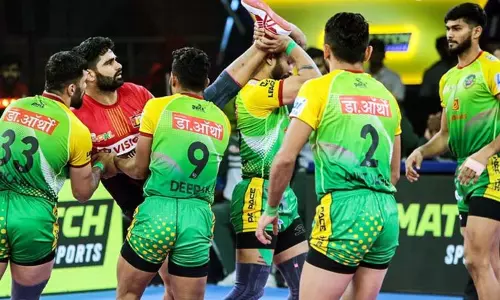 புரோ கபடி லீக்; பெங்களூருவை வீழ்த்தி பாட்னா பைரேட்ஸ் அபார வெற்றி