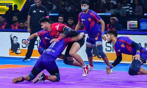 புரோ கபடி லீக்; தபாங் டெல்லி - குஜராத் ஜெயண்ட்ஸ் அணிகள் இன்று மோதல்