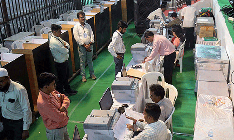 மராட்டியம், ஜார்கண்ட் சட்டசபை தேர்தல்: பா.ஜ.க... ... மராட்டியத்தில் பாஜக கூட்டணி வெற்றி: ஜார்கண்ட்டில் இந்தியா கூட்டணி வெற்றி மராட்டியம், ஜார்கண்ட் சட்டசபை தேர்தல்: பா.ஜ.க... ... மராட்டியத்தில் பாஜக கூட்டணி வெற்றி: ஜார்கண்ட்டில் இந்தியா கூட்டணி வெற்றி