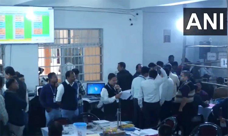 மராட்டியம், ஜார்கண்ட் சட்டசபை தேர்தல்: வயநாடு... ... மராட்டியத்தில்  பாஜக கூட்டணி வெற்றி:  ஜார்கண்ட்டில்  இந்தியா கூட்டணி  வெற்றி