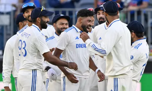இந்தியாவின் அனைத்து பந்துவீச்சாளர்களையும் எதிர்த்து விளையாட திட்டம் உருவாக்க வேண்டும் - ஆஸி. பயிற்சியாளர் இந்தியாவின் அனைத்து பந்துவீச்சாளர்களையும் எதிர்த்து விளையாட திட்டம் உருவாக்க வேண்டும் - ஆஸி. பயிற்சியாளர்