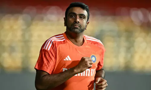 ஐ.பி.எல். மெகா ஏலம்: சென்னை அணியில் மீண்டும்  இணைந்த மண்ணின் மைந்தன் அஸ்வின்